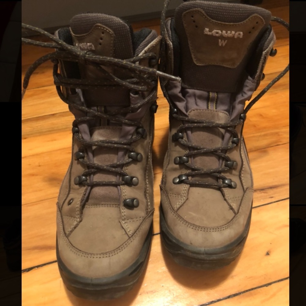 Lowa Renegade GTX Mid Hiking Boots - Women's